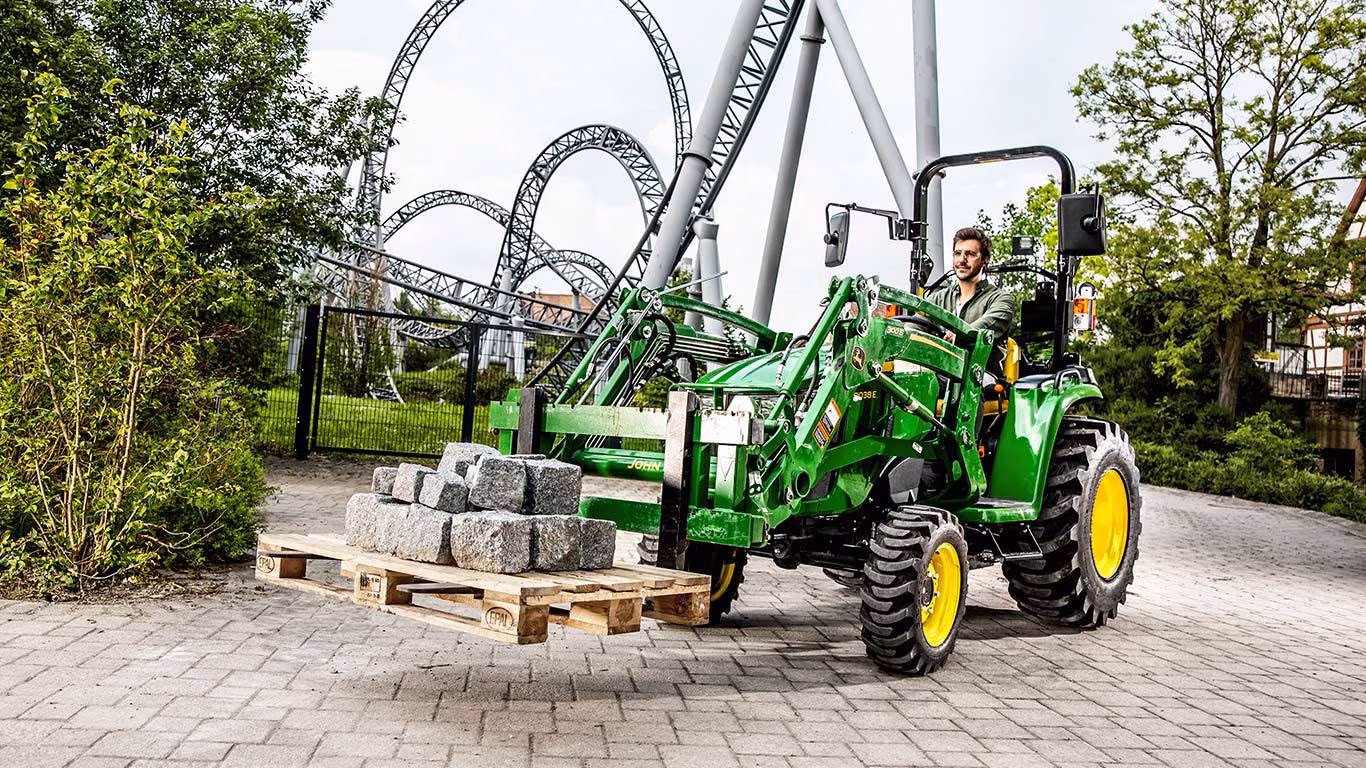 Front loader for IPSO 3E series tractors