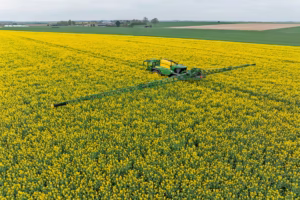 John Deere 540R self-propelled sprayer available through IPSO
