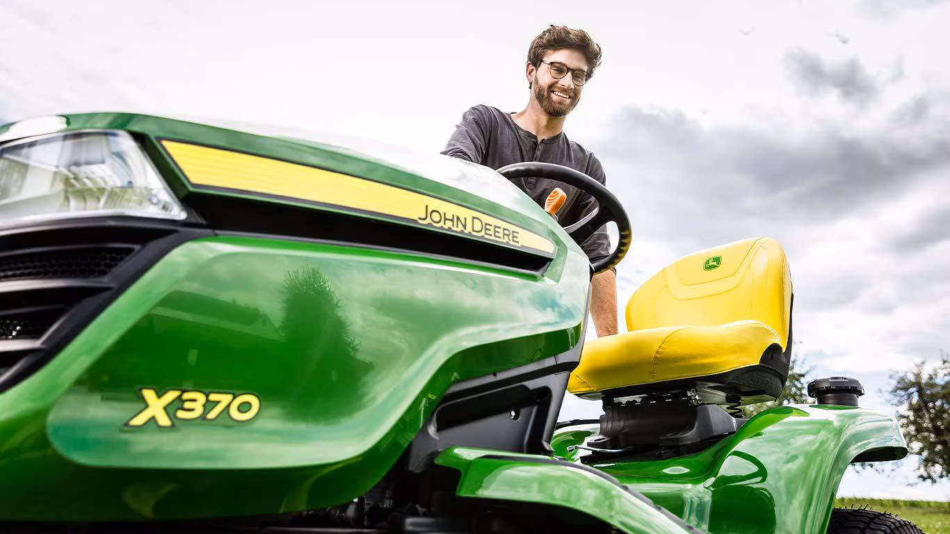 Mașină pentru tăiat iarba John Deere X370 IPSO