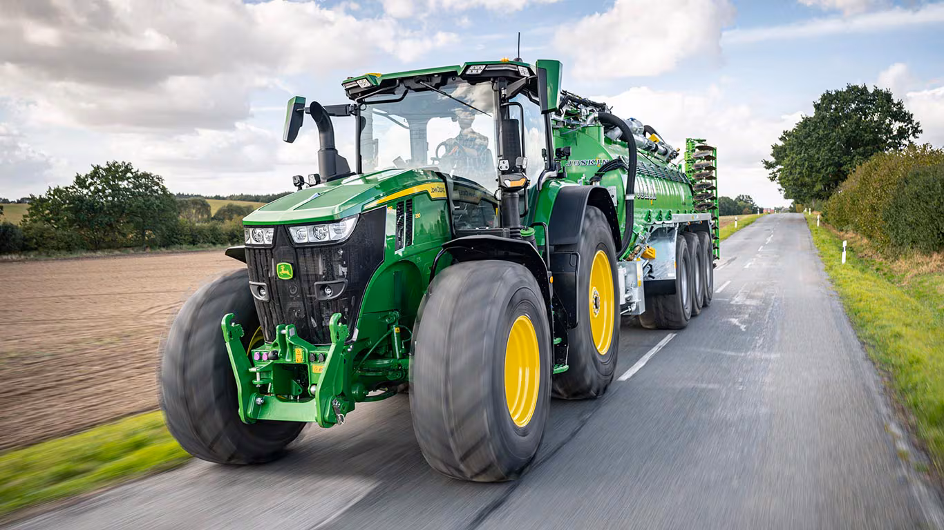 John Deere Series 7 IPSO tractor