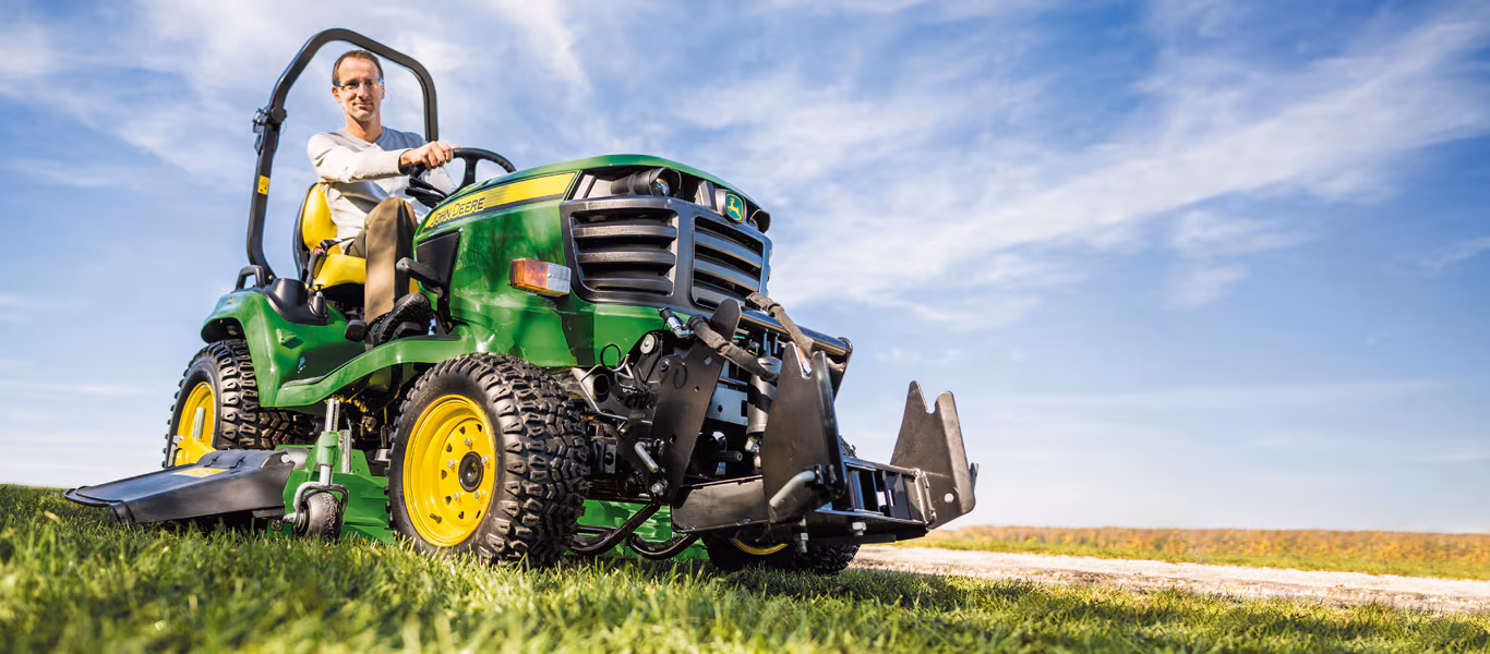 Mașini de tuns iarba John Deere seria X900 Ipso