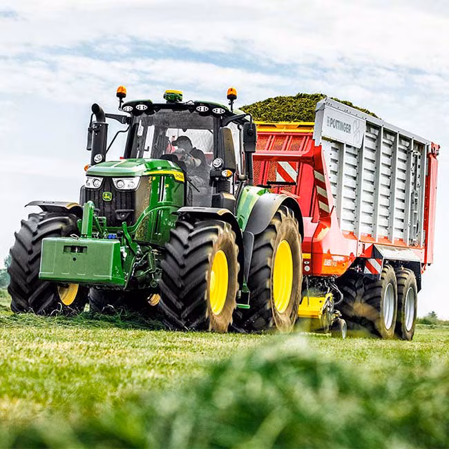 Tractoare John Deere seria 6M disponibile prin IPSO